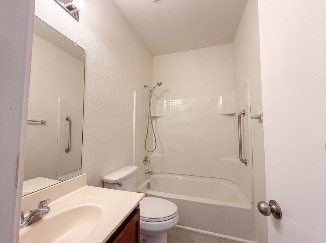 Photo 17 of 23 of 1411 Niagara Falls Ct, Arlington, TX