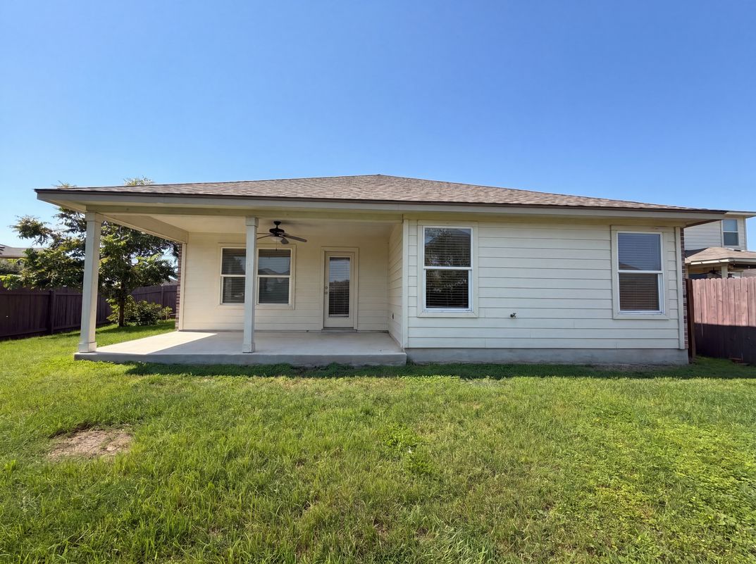 Photo 5 of 16 of 789 Wolfeton Way, New Braunfels, TX