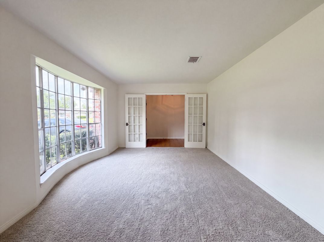 Photo 8 of 22 of 16338 Hollow Wood Dr, Houston, TX