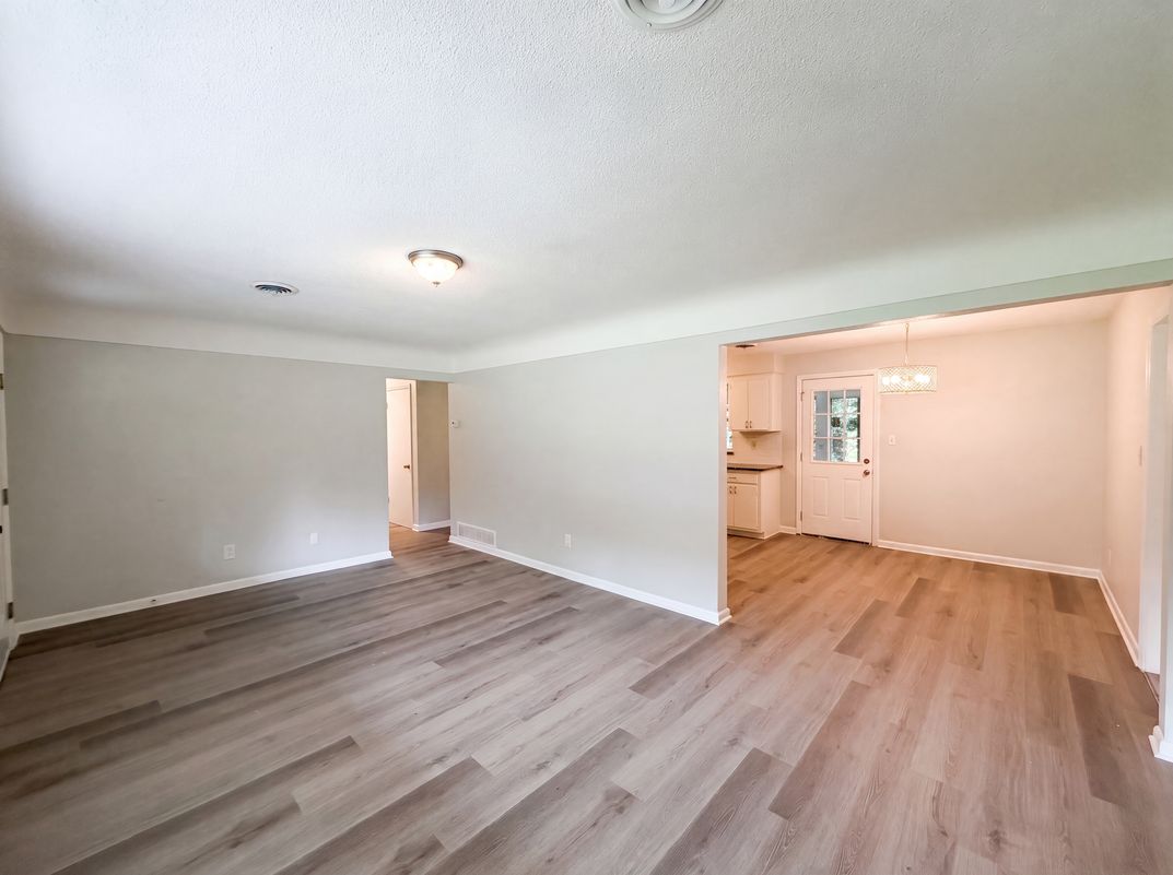 Photo 9 of 22 of 2410 NE 3rd Ave, Ocala, FL