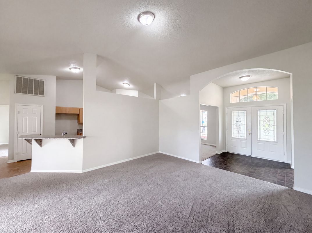 Photo 7 of 19 of 1038 Highland Crest Cir, Lake Wales, FL