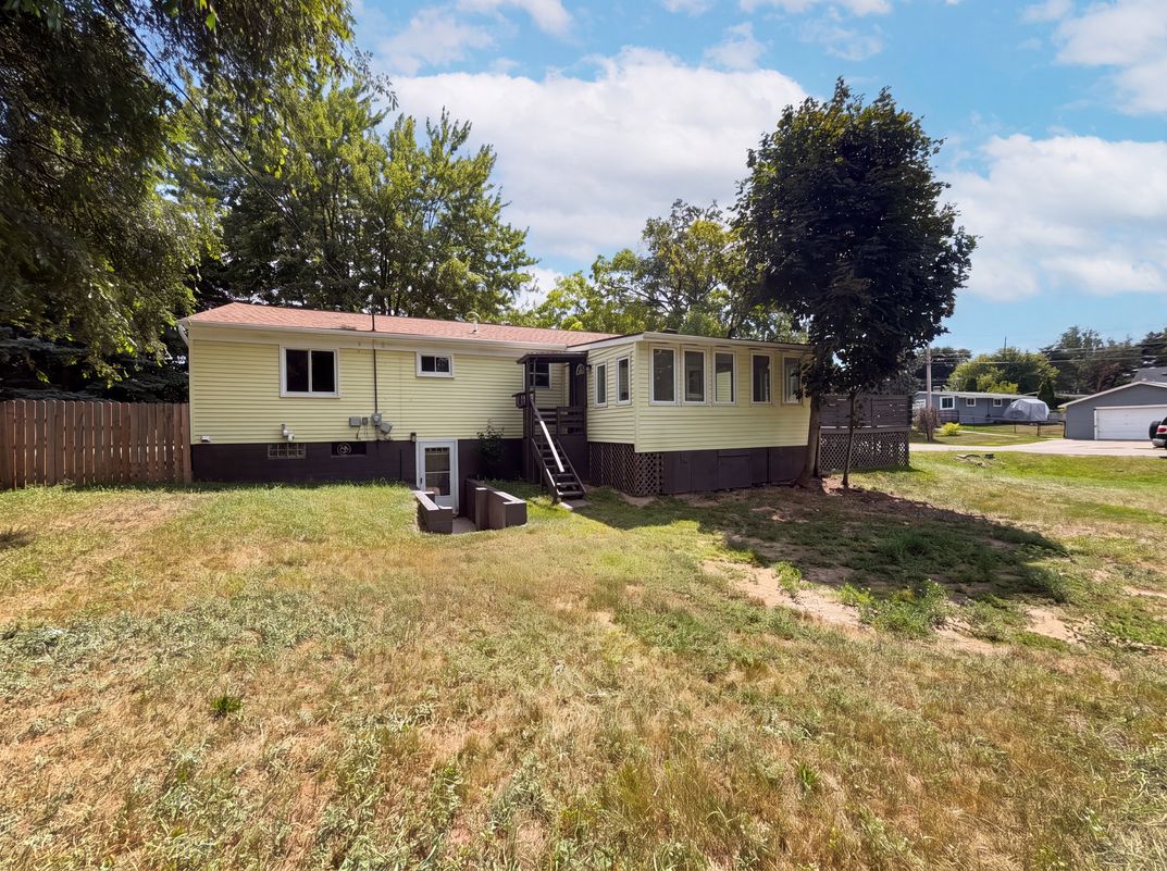 Photo 5 of 20 of 3211 24 Mile Rd, Shelby Township, MI