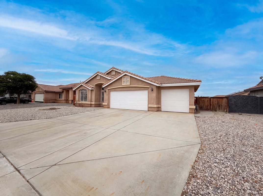 Photo 25 of 27 of 18792 Dogwood Ct, Adelanto, CA