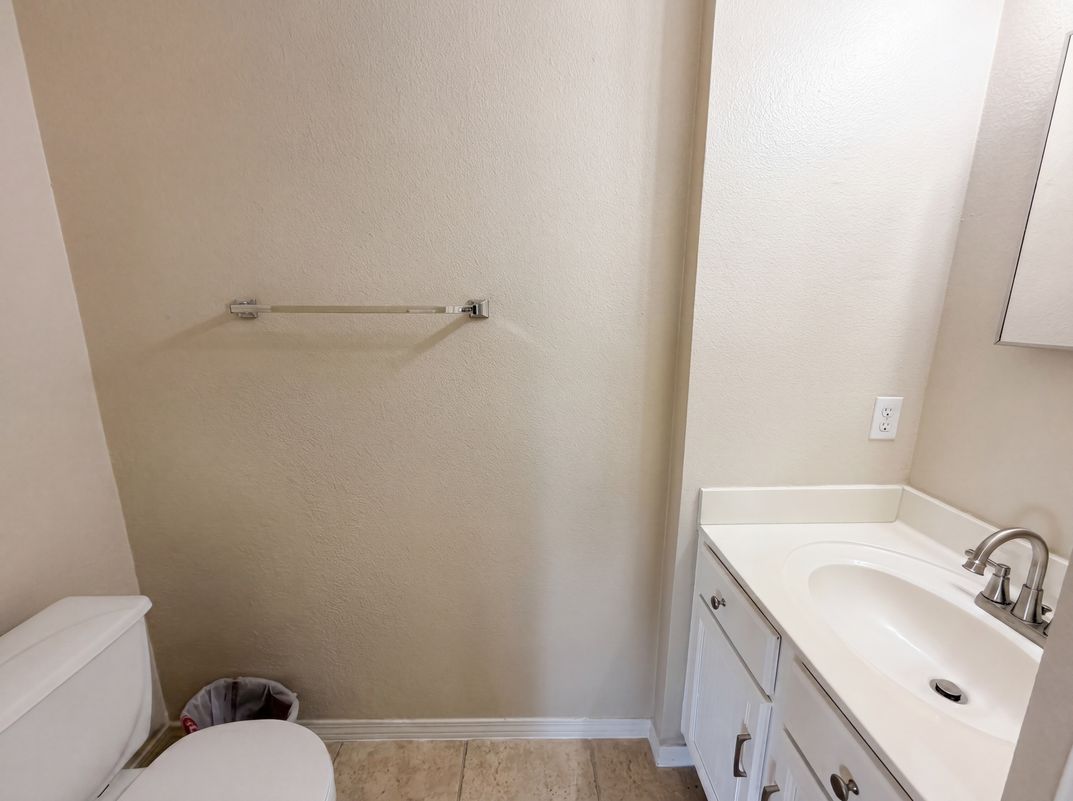 Photo 17 of 22 of 2727 High Point Dr, Round Rock, TX