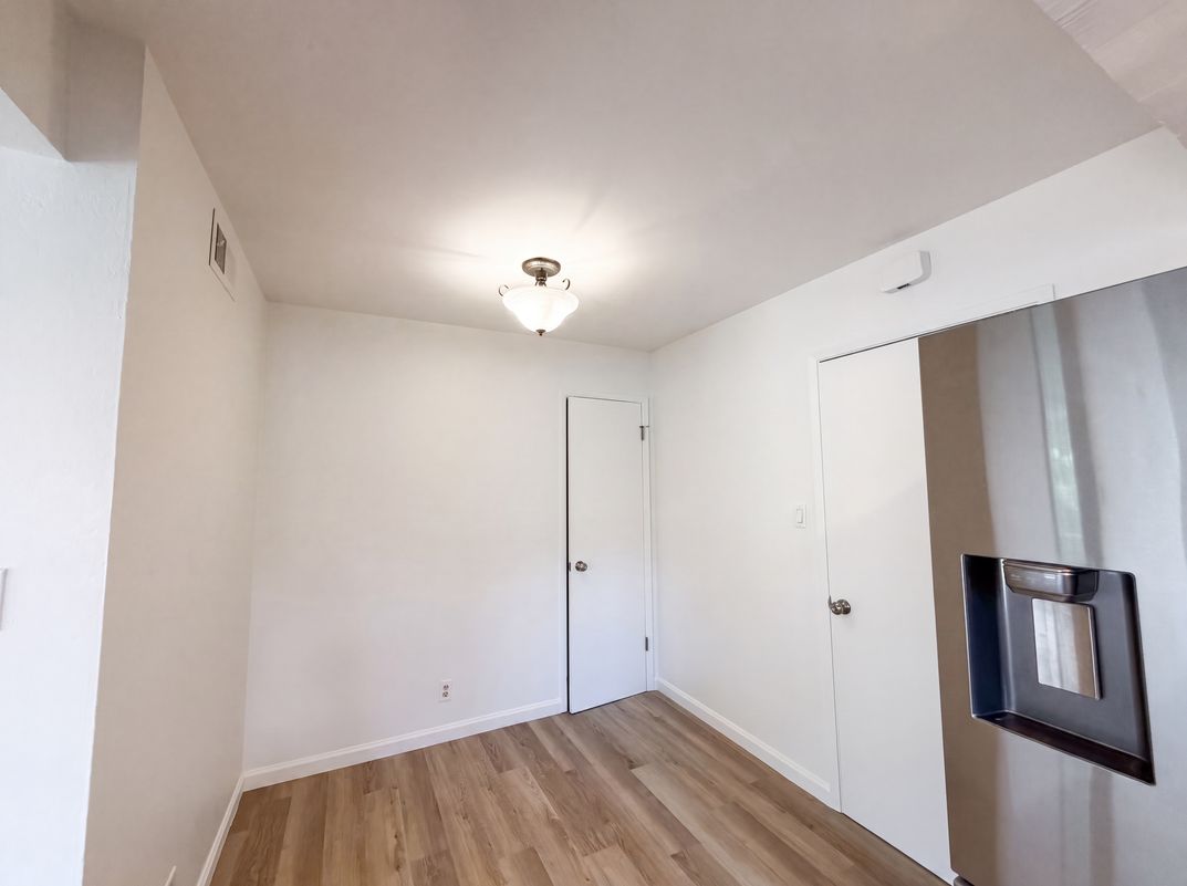 Photo 13 of 41 of 7007 Ursa Pkwy, Sacramento, CA
