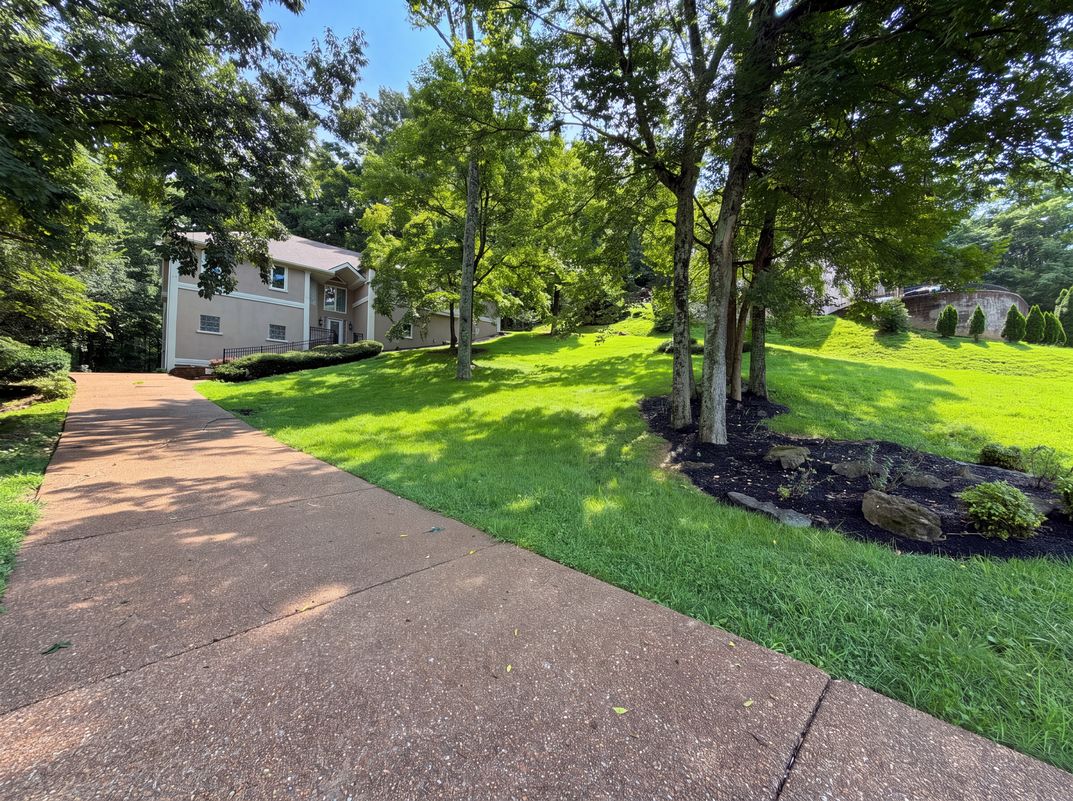 Photo 33 of 84 of 7030 Willowick Dr, Brentwood, TN