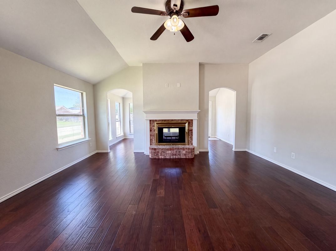 Photo 5 of 18 of 825 Adams Dr, Burleson, TX