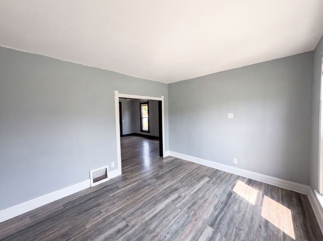 Photo 6 of 32 of 608 Howland Ave, Toledo, OH