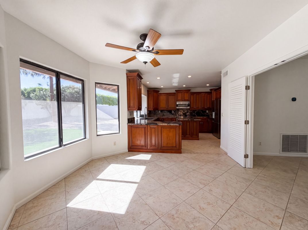 Photo 2 of 38 of 13816 N 50th St, Scottsdale, AZ