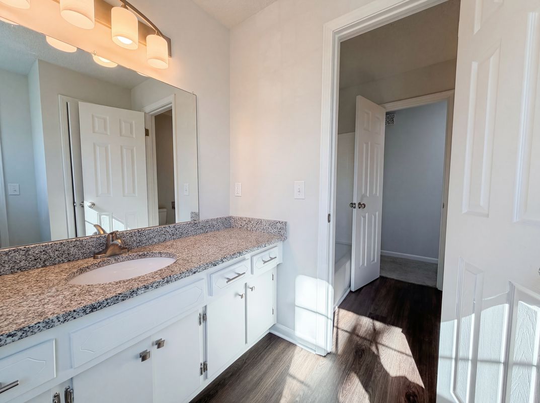 Photo 8 of 21 of 5148 Roxborough Dr, Hermitage, TN