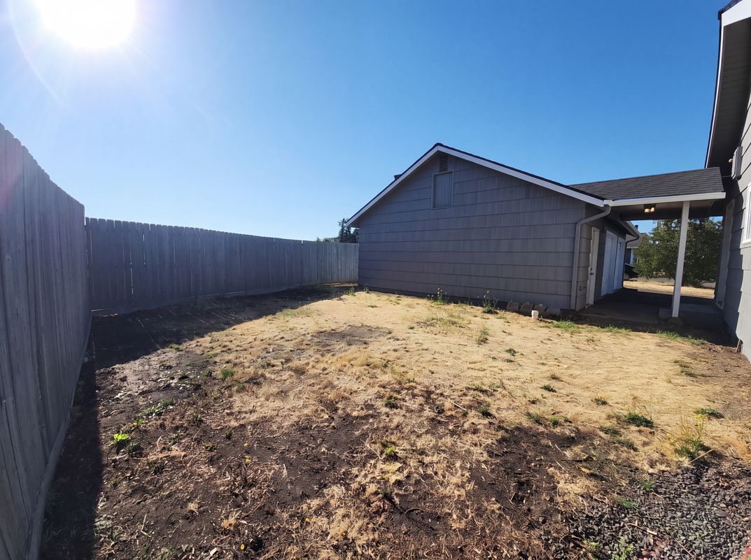 Photo 5 of 22 of 93291 Prairie Rd, Junction City, OR