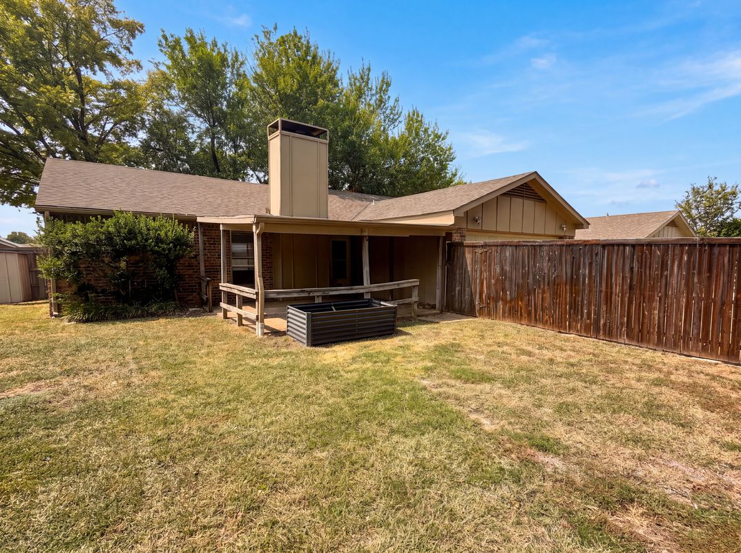 Photo 13 of 15 of 2739 April Hill Ln, Dallas, TX