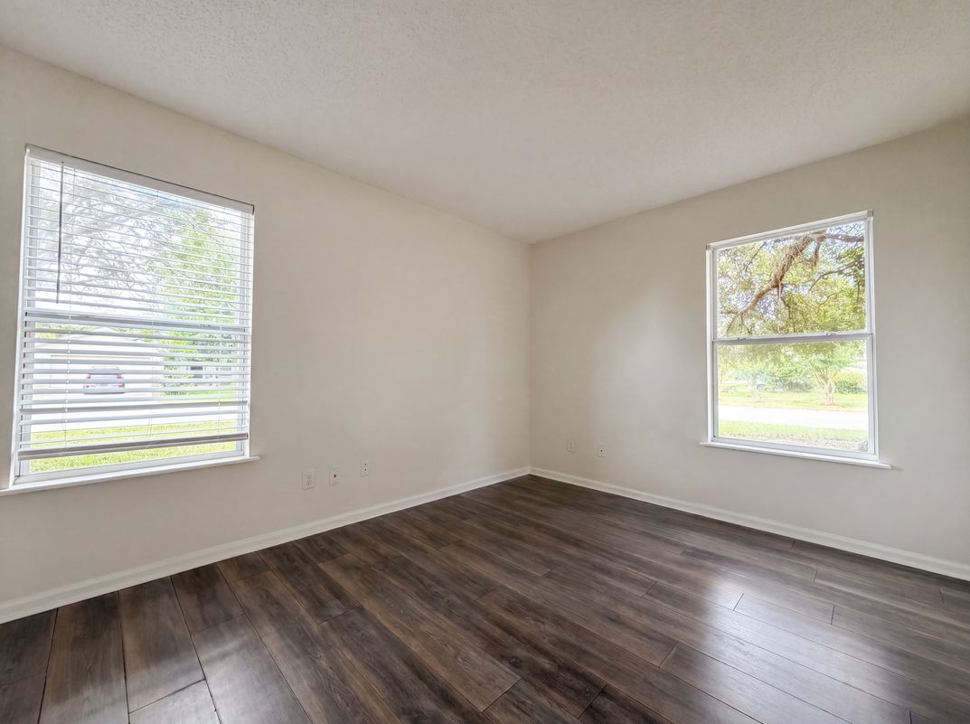 Photo 4 of 27 of 7002 Beekman Lake Dr, Jacksonville, FL