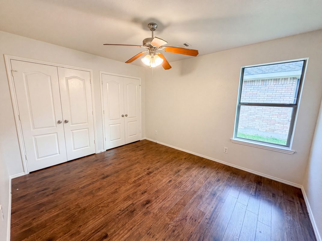 Photo 11 of 17 of 1618 Hillside Dr, Waxahachie, TX