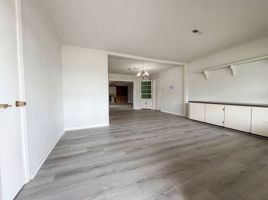 Photo 7 of 28 of 214 Cornell Dr, Warner Robins, GA