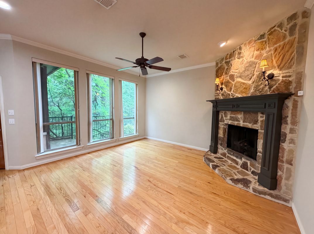 Photo 9 of 29 of 1309 Winding Brook Dr, Garland, TX