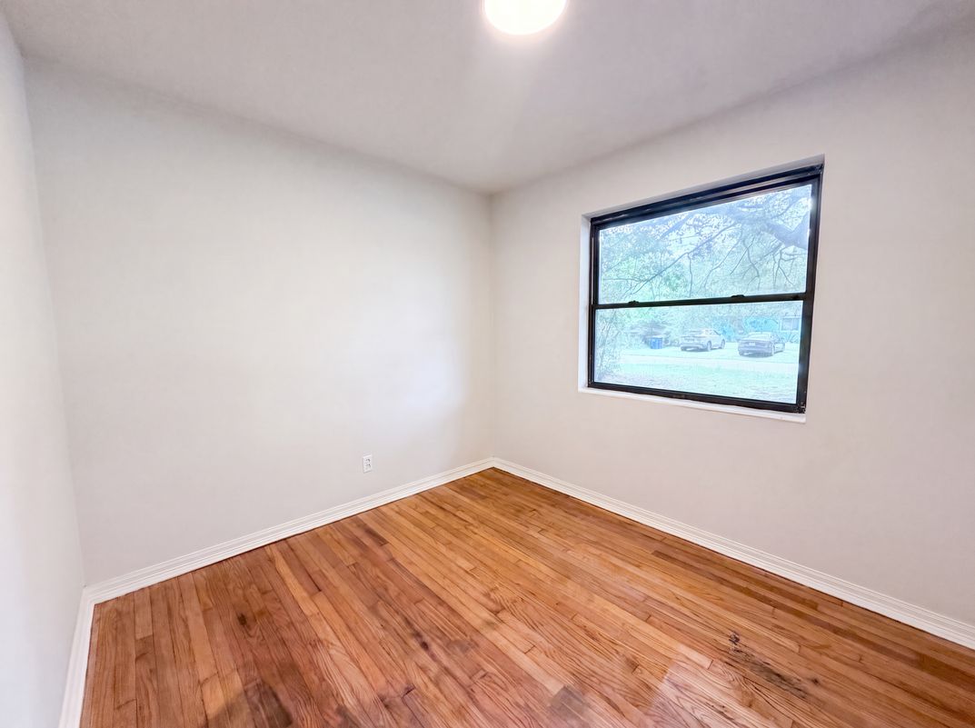 Photo 4 of 16 of 6309 Pine Cove Ln, Jacksonville, FL