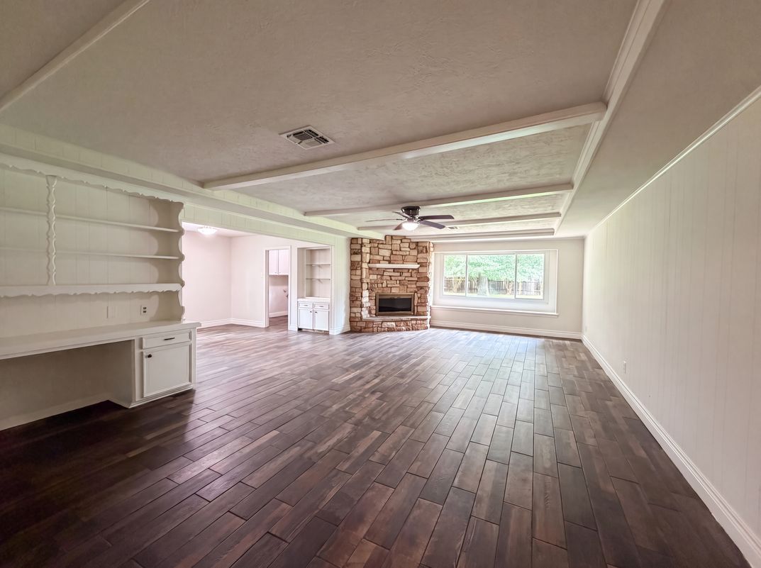 Photo 7 of 19 of 11614 Mile Dr, Houston, TX