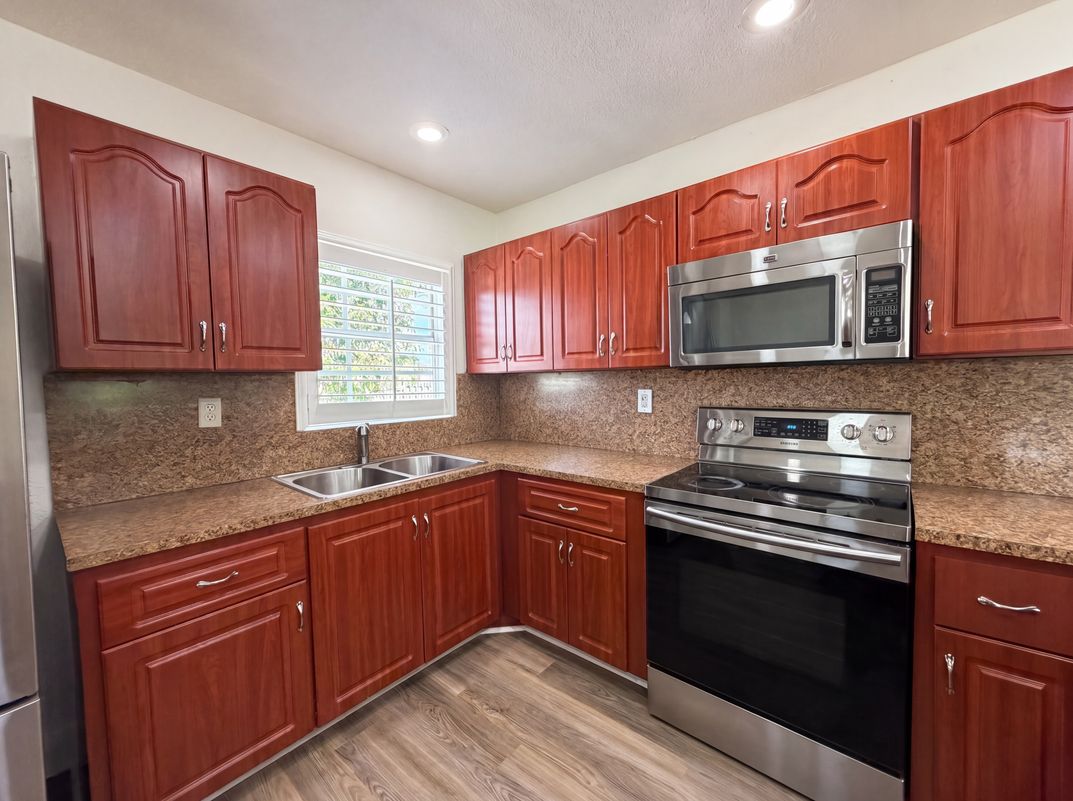 Photo 11 of 20 of 4403 NW 202nd St, Miami Gardens, FL