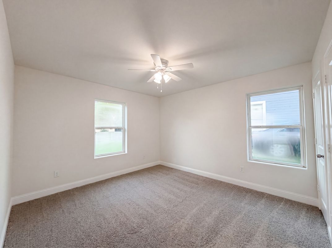 Photo 4 of 20 of 709 W Hull St, Denison, TX