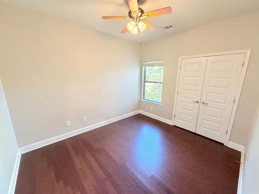 Photo 14 of 24 of 10555 Naramore Ln, Alpharetta, GA
