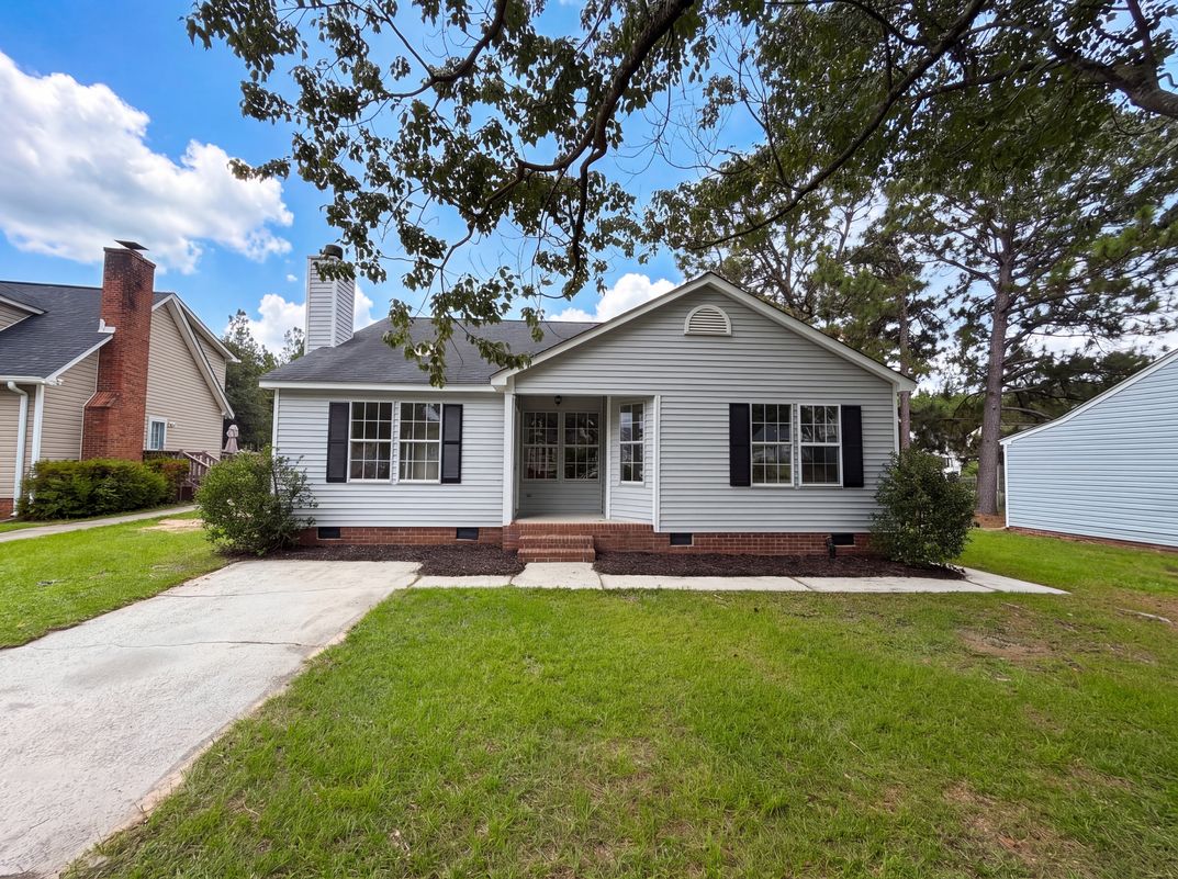 Property photo 1 of 204 N Crossing Dr