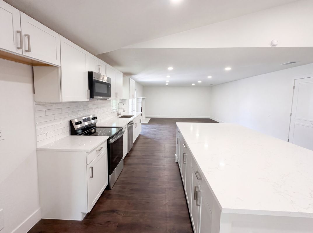 Photo 7 of 21 of 3111 Windsor Rd, Carrollton, TX
