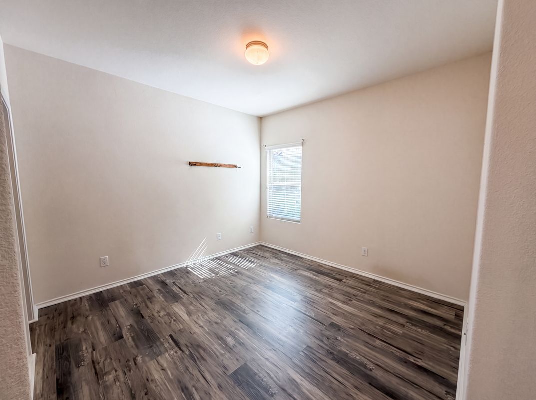 Photo 4 of 18 of 276 Circle Way, Jarrell, TX