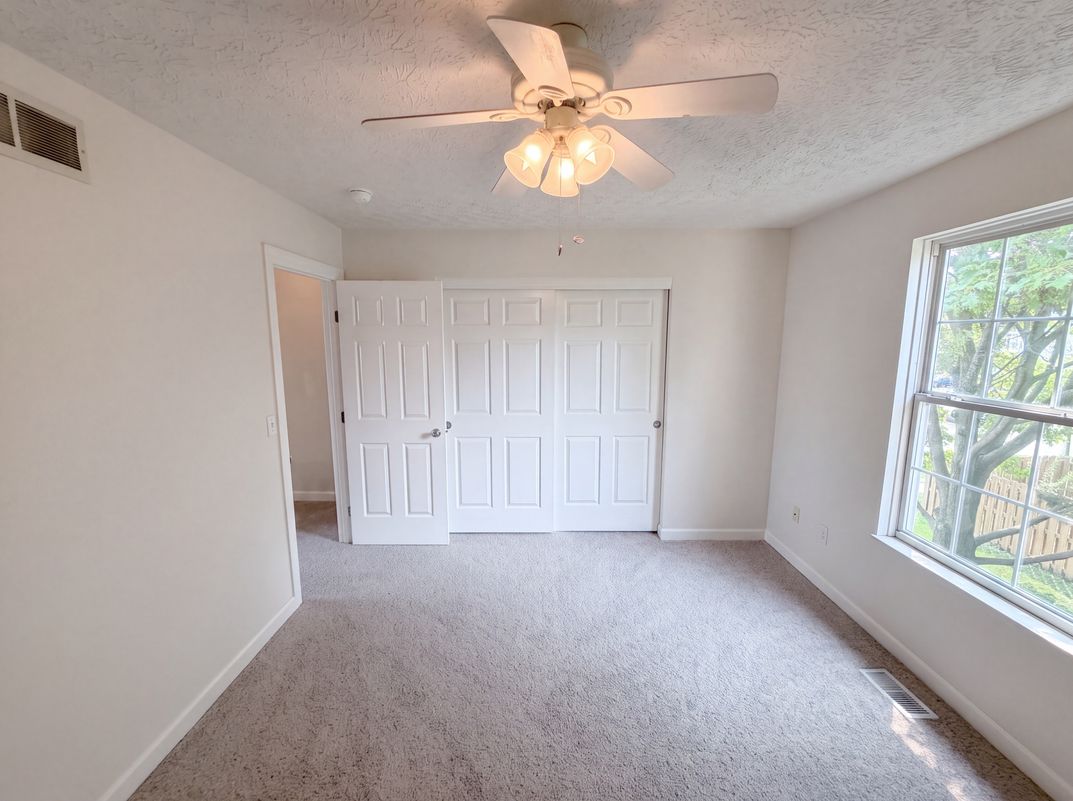 Photo 10 of 22 of 5698 Canehill Ln, Hilliard, OH