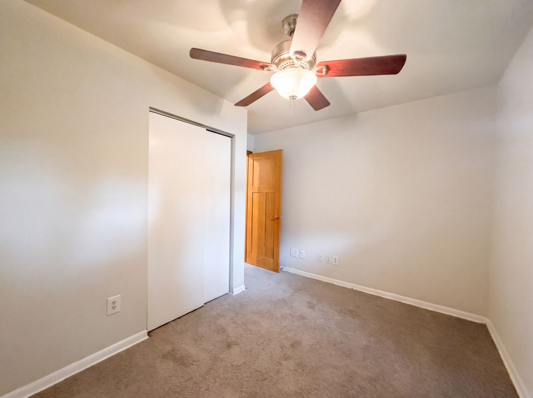 Photo 13 of 26 of 2221 Myrtle Ave, Columbus, OH
