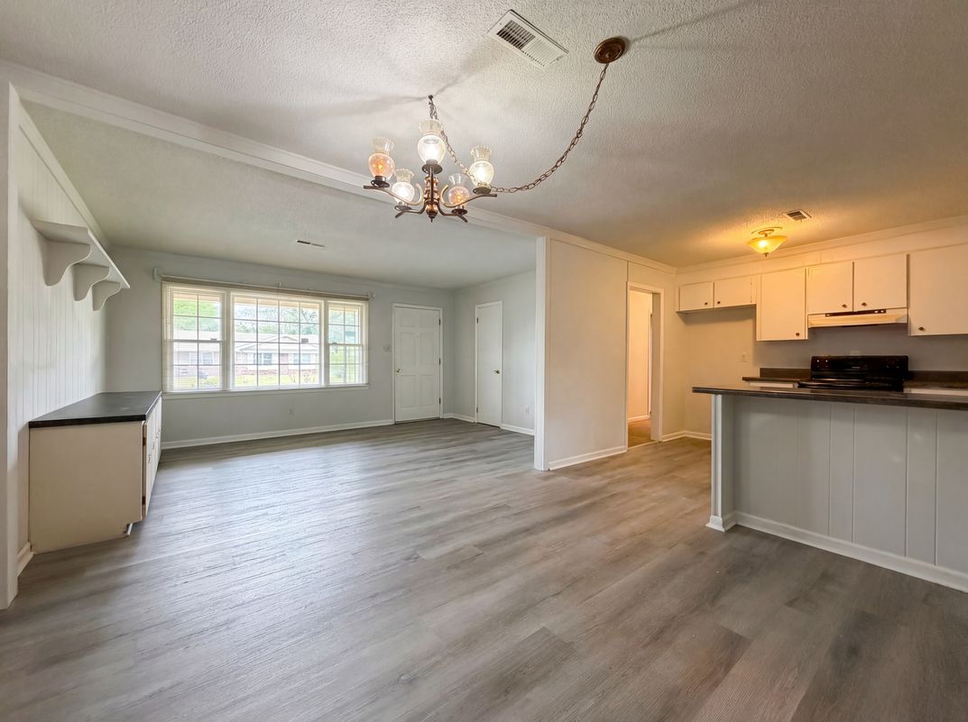 Photo 13 of 28 of 214 Cornell Dr, Warner Robins, GA