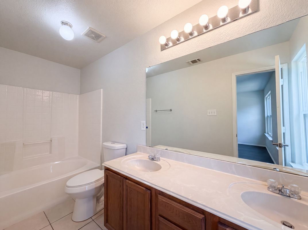 Photo 9 of 17 of 825 Village Point Ln, Fort Worth, TX