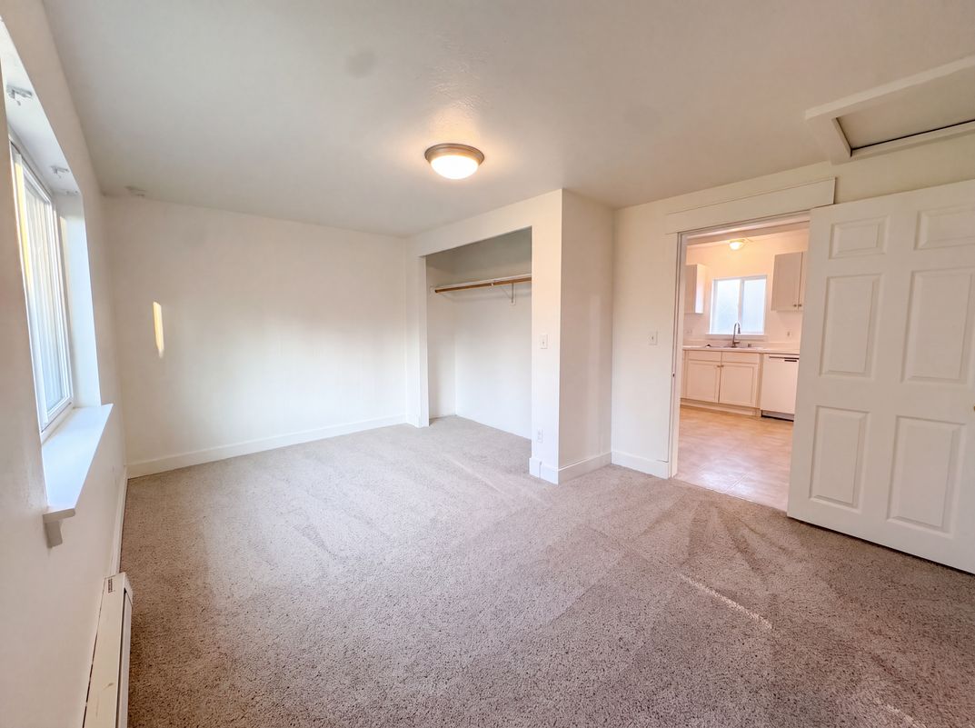 Photo 4 of 17 of 7507 Lower Ridge Rd, Everett, WA