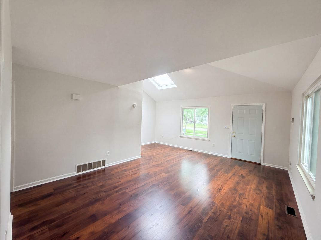 Photo 14 of 19 of 33522 Fernwood St, Westland, MI