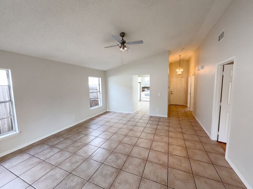 Photo 12 of 21 of 9814 Dean Cove Ln, Orlando, FL