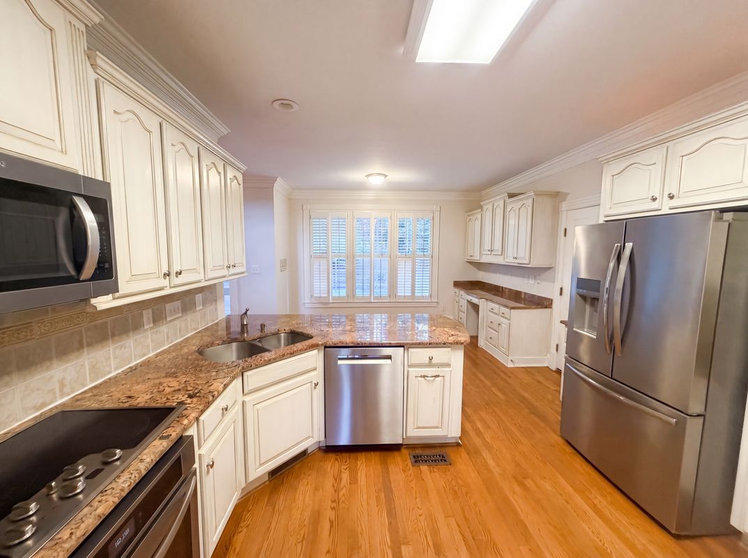 Photo 2 of 36 of 3800 Crosstimbers Dr, Greensboro, NC