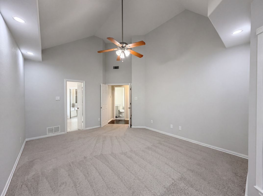 Photo 13 of 27 of 7707 Windmere Ct, Irving, TX