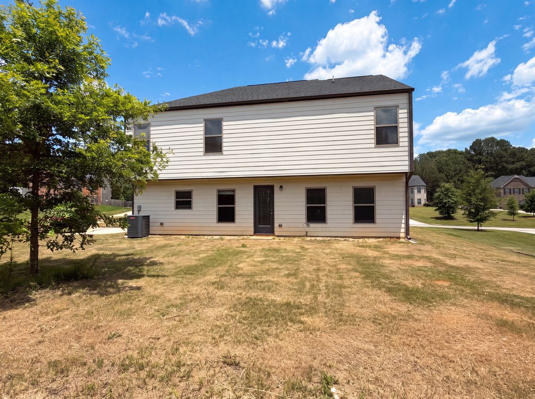 Photo 5 of 33 of 1300 Mills Cove Dr, Covington, GA