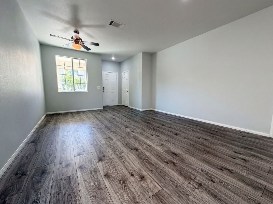Property photo 3 of 1310 Horizon Village Ave