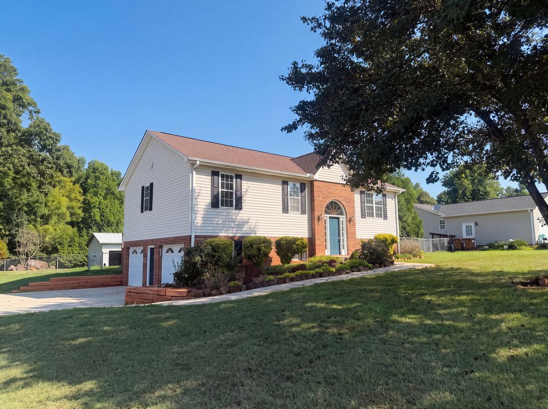 Photo 23 of 26 of 109 Briarcreek Dr, Winston Salem, NC