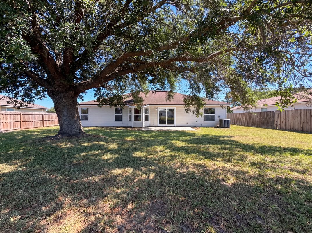 Photo 8 of 21 of 11424 Rolling River Blvd, Jacksonville, FL