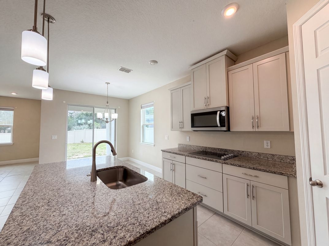 Property photo 2 of 528 Bellissimo Pl