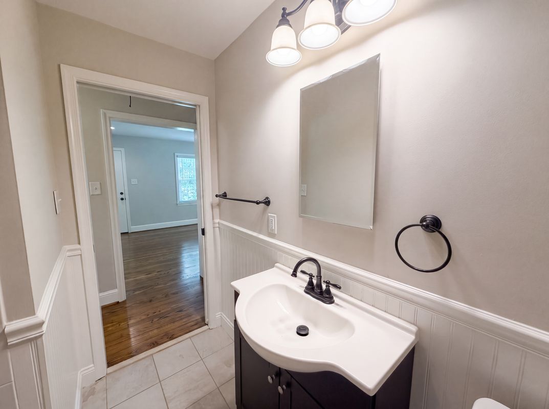 Photo 11 of 17 of 1712 N Roxboro St, Durham, NC