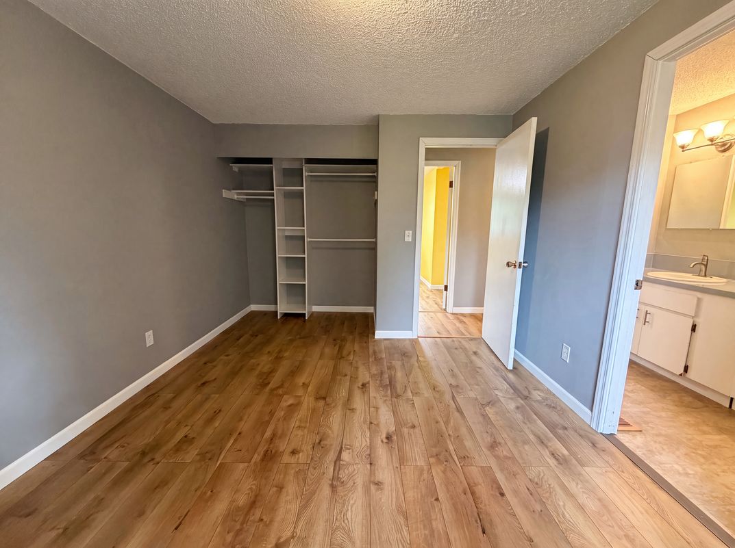 Photo 4 of 22 of 11530 SW Tigard Dr, Portland, OR