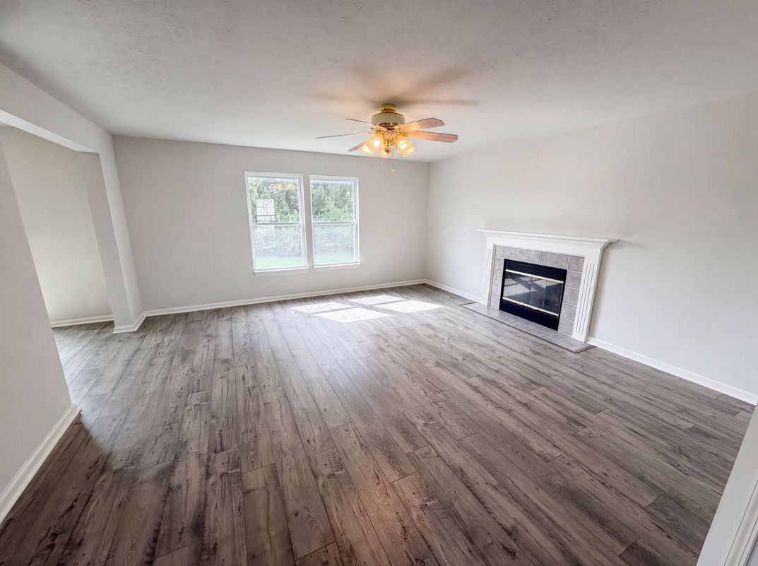Photo 3 of 31 of 7910 Arvada Pl, Indianapolis, IN