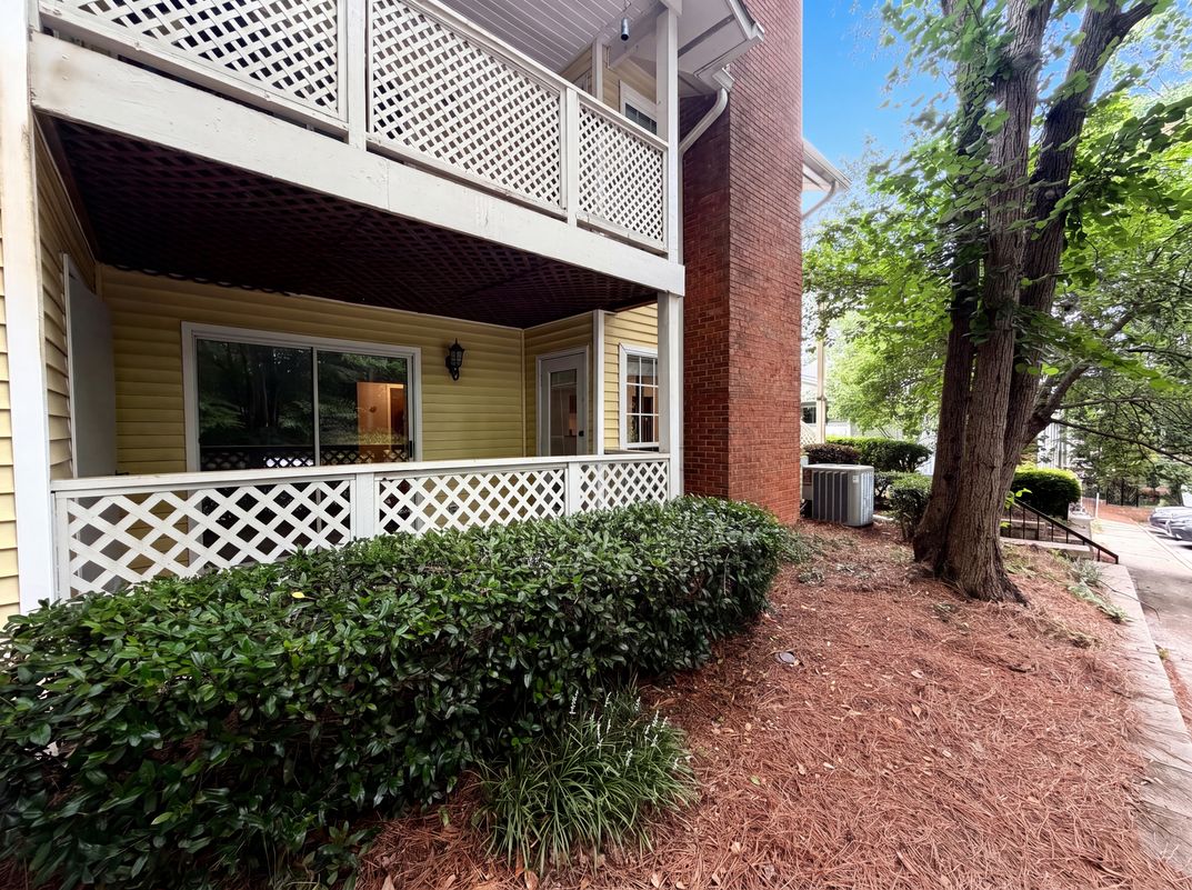 Photo 5 of 18 of 6818 Glenridge Dr, Atlanta, GA