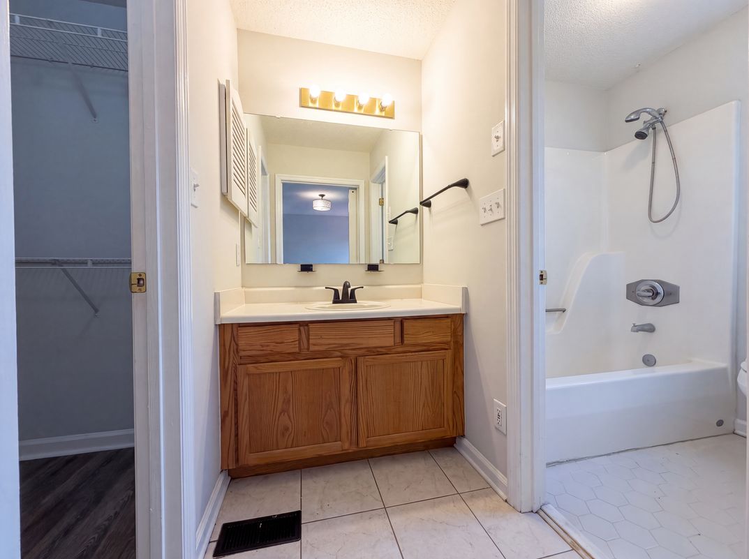 Photo 9 of 17 of 4013 Burleigh Pl, Fayetteville, NC