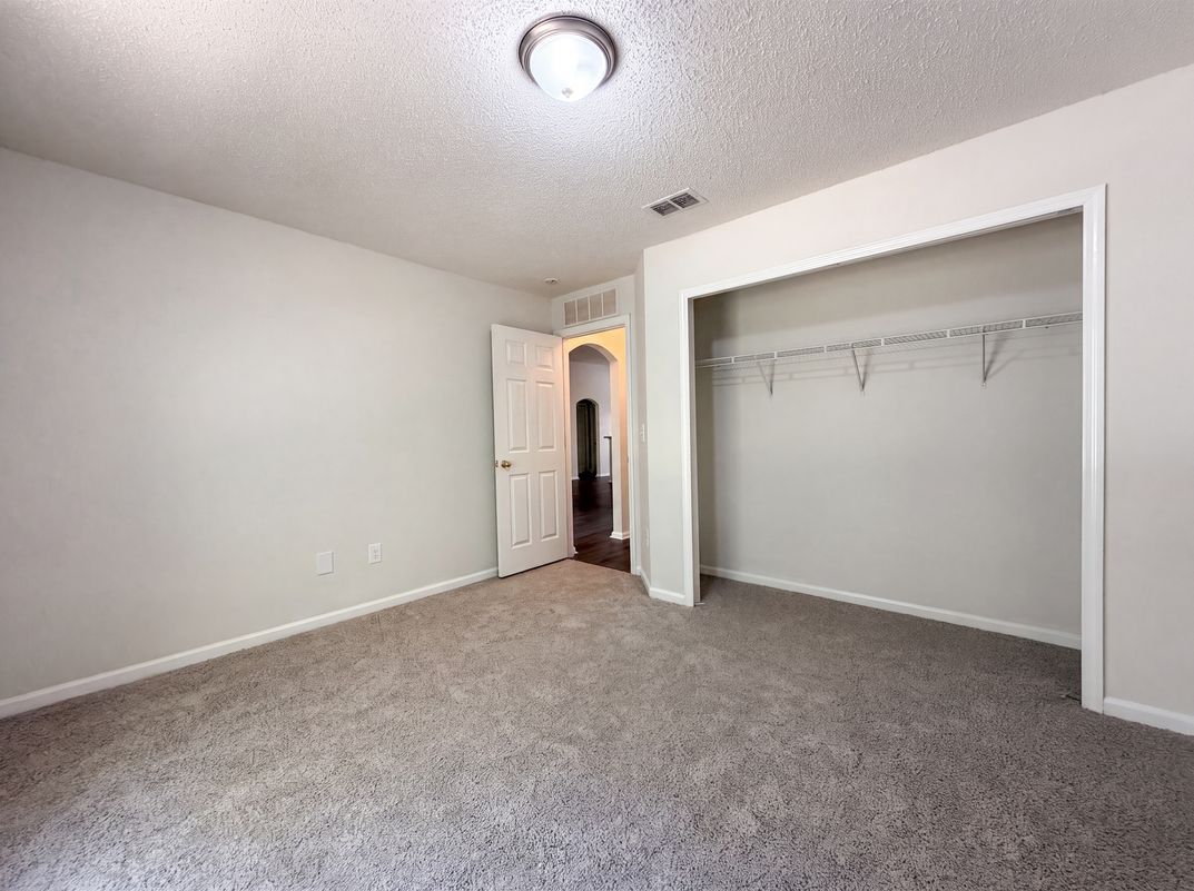 Photo 15 of 23 of 8436 Staplehurst Dr W, Jacksonville, FL