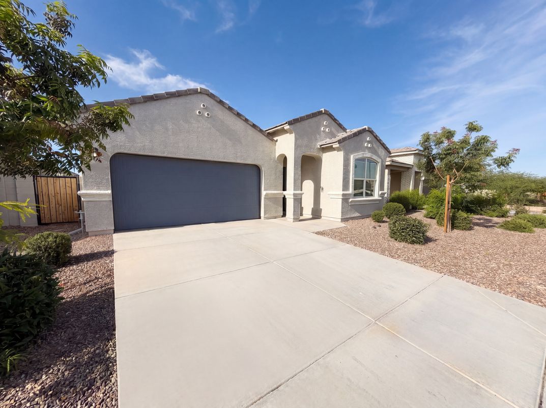 Photo 13 of 20 of 18616 W Desert Hollow Dr, Wittmann, AZ