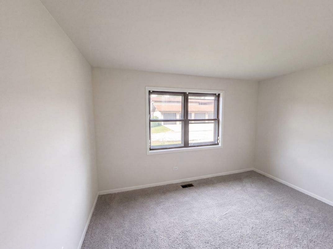 Photo 17 of 42 of 4133 193rd St, Country Club Hills, IL